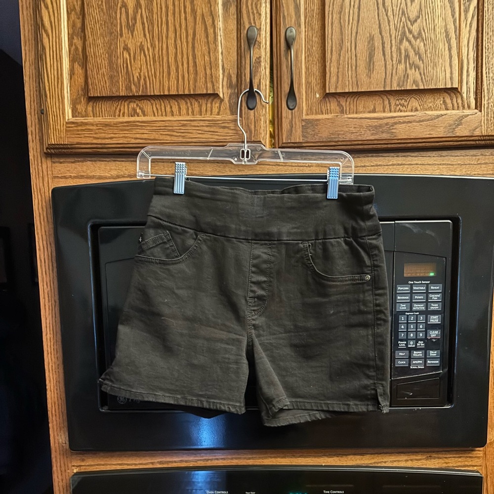 Black Pull on Jean Shorts